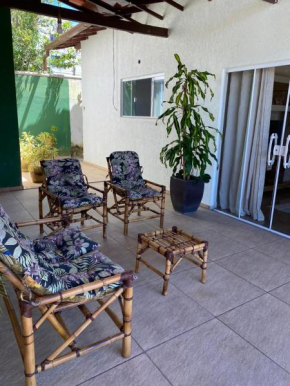 Casa aconchegante e espaçosa à 6 min da Praia - Ar condicionado - WIFI - Cozinha Completa - Garagem